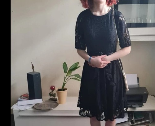 Schwarzes spitzen abendkleid - schwarzes, spitzen-abendkleid