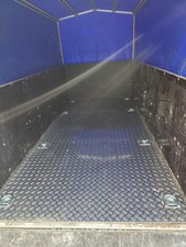 750 kg Doppelachsanhänger mit Hochplane