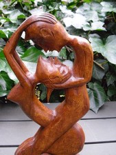 Erotische Holzskulptur