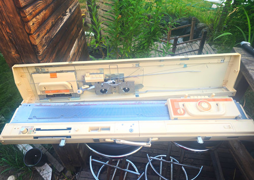 Strickmaschine einbett - strickmaschine, im