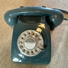 Retro Telefon mit Wählscheibe im 70er Jahre Design