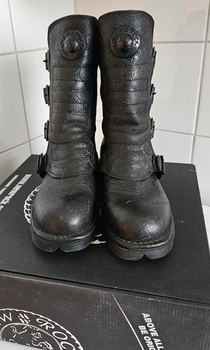 New rock boots - new, 39