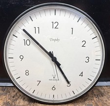 TROPBY perfekte FUNKWANDUHR -