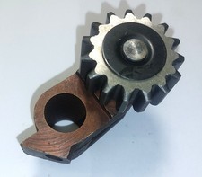 Halterung mit Zwischenrad des Ural 650 ccm Getriebes mit Rückwärtsgang