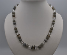 Achat grau mit Bergkristall