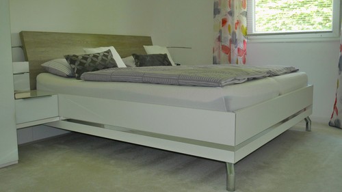 Schlafzimmerbett 180x200 mit