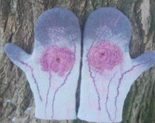 Gefilzte Damen-Fäustlinge aus