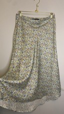 Neu Zara Gr. L Rock Maxirock Satin Blumenmuster Pastell