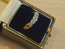 Goldring mit 5 Diamanten