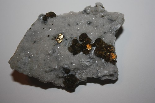 Pyrit kristalle auf calcit - -,
