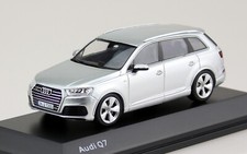 Audi Q7 2015 silber 1:43 Spark