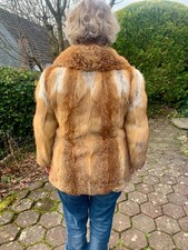 Eine ganzfellig gearbeitete, taillierte Rotfuchs Jacke.