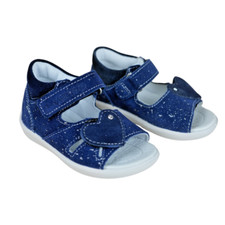 Schöne Kindersandalen von