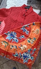 Neuwertige gesteppte rote