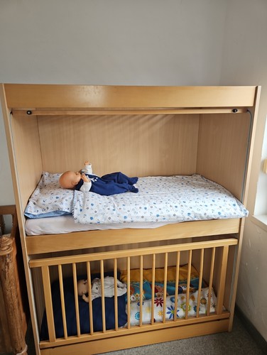 Krippenbett