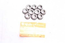 Suzuki Unbekannt viel Nüsse 