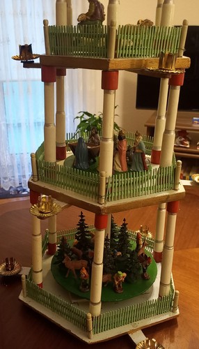 WEIHNACHTSPYRAMIDE