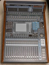 Digitalmixer Yamaha DM 1000 V2 (96 kHz/24-Bit) mit Meterbridge & Rackmontagekit