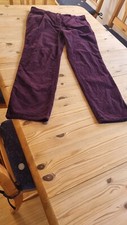 TONI "Slim Fit" aubergine farbige Feincordhose - Gr. 42 -