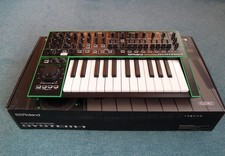 Synthesizer Roland System-1