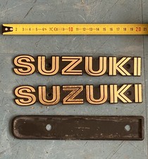 SUZUKI GS 550 E oder 400 850 1000 GSX 750 1100 ? Emblem Schriftzug Tankemblem