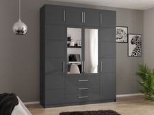 Kleiderschrank mit