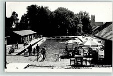 13246101 - 8261 Aidenbach Schwimmbad Sonnenschirme mit Sinalco-Werbung
