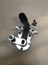 Schalter Höhenverstellung rechte Seite für Vertikutierer VT 32 inklusive Schraub