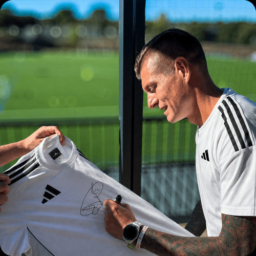 Toni kroos autogramm auf - toni,
