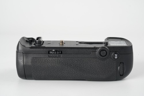 Near mint nikon mb - mint],