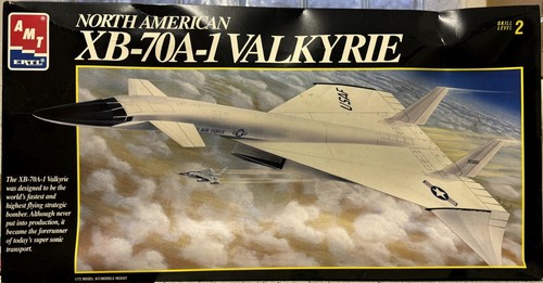 Amt ertl 8907 xb 70 - xb-70, a-1