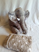 großer Plüsch Elefant grau