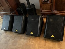 4 Behringer Bühnenmonitore mit passender Behringer Endstufe im Case.