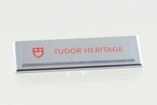 Tudor Plakette Aufsteller Signet für Vitrine TUDOR HERITAGE Edelstahl