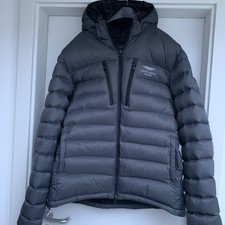 HACKETT LONDON Aston Martin