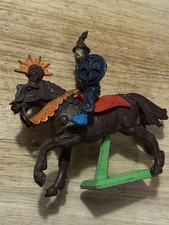 Britain Deetail   Schwarzer Ritter mit Pferd mit Kopfschmuck 70er Vintage