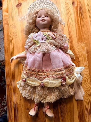 Porzellanpuppe julie von - „julie“,