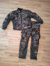 Motorradjacke und Hose