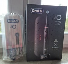 Oral-B iO Series 10 Elektrische Zahnbürste, Lade-Reiseetui, Cosmic Black