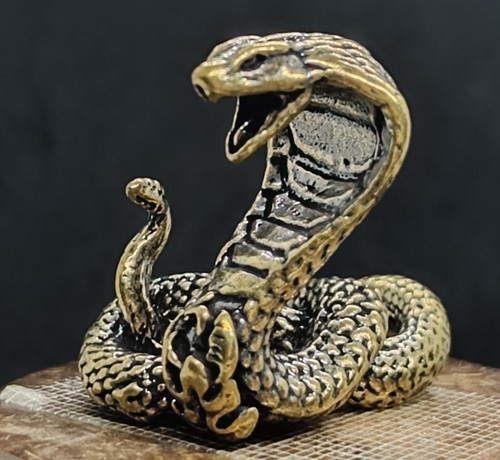 Königliche schlangenfigur - königliche,