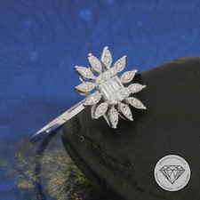 Wert 1.690,- Floraler Brillant