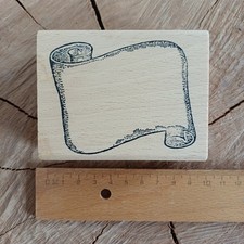 Stempel Schriftrolle auf Holz