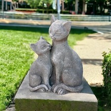 Anmutiges Katzenpaar beim