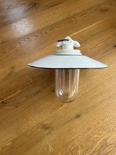 Alte antike Stalllampe