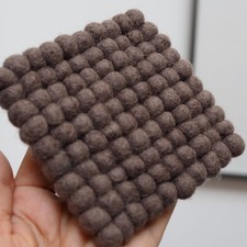 4 Untersetzer Wolle Schurwolle Wollfilz Filzkugeln grau taupe ca. 9 x 9 x 1 cm