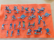 25 sehr alte bemalte Zinnfiguren