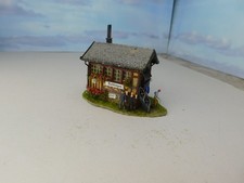 H0 Vollmer Stellwerk/Blockstelle gealtert mit Figuren