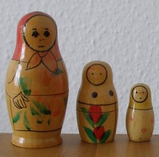 Retro-Matrjoschka! Babuschka. Matroschka. 3 Holzpuppen. Handbemalt!ALT & SCHÖN!