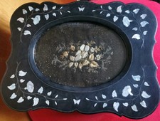 Alter, antiker Nähkasten mit Blumen Perlmutt Intarsien und Schaukasten Stickerei