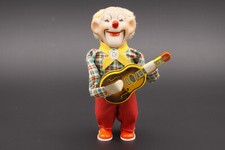 Max Carl Clown mit Gitarre ca